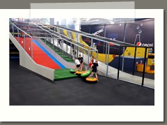 Wycieczka klas 6 do kina i Parku Trampolin