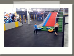 Wycieczka klas 6 do kina i Parku Trampolin