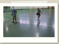 Zabawy na hali sportowej