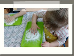 Jak zrobić śnieg- sensoryczne zabawy Sówek